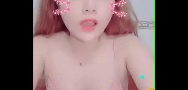  Hot Uplive Linzy lộ hàng trên livestream